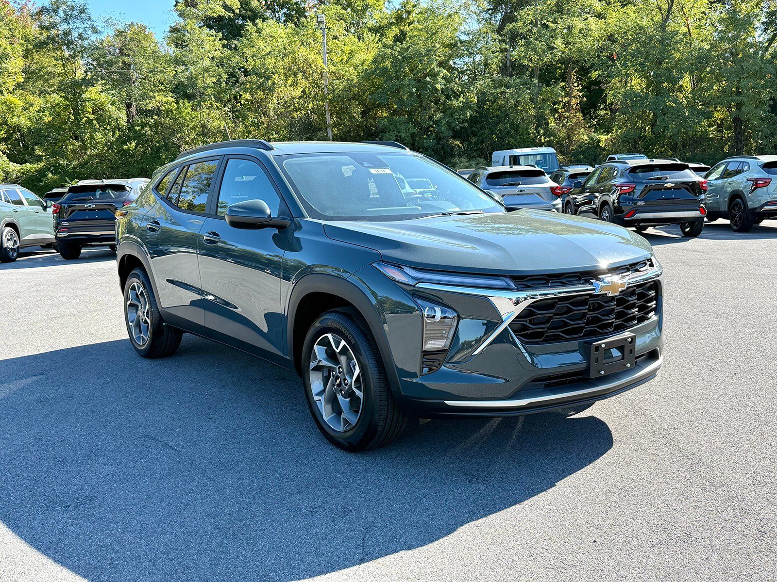 Photo view of 2025 Chevrolet Trax in Gray