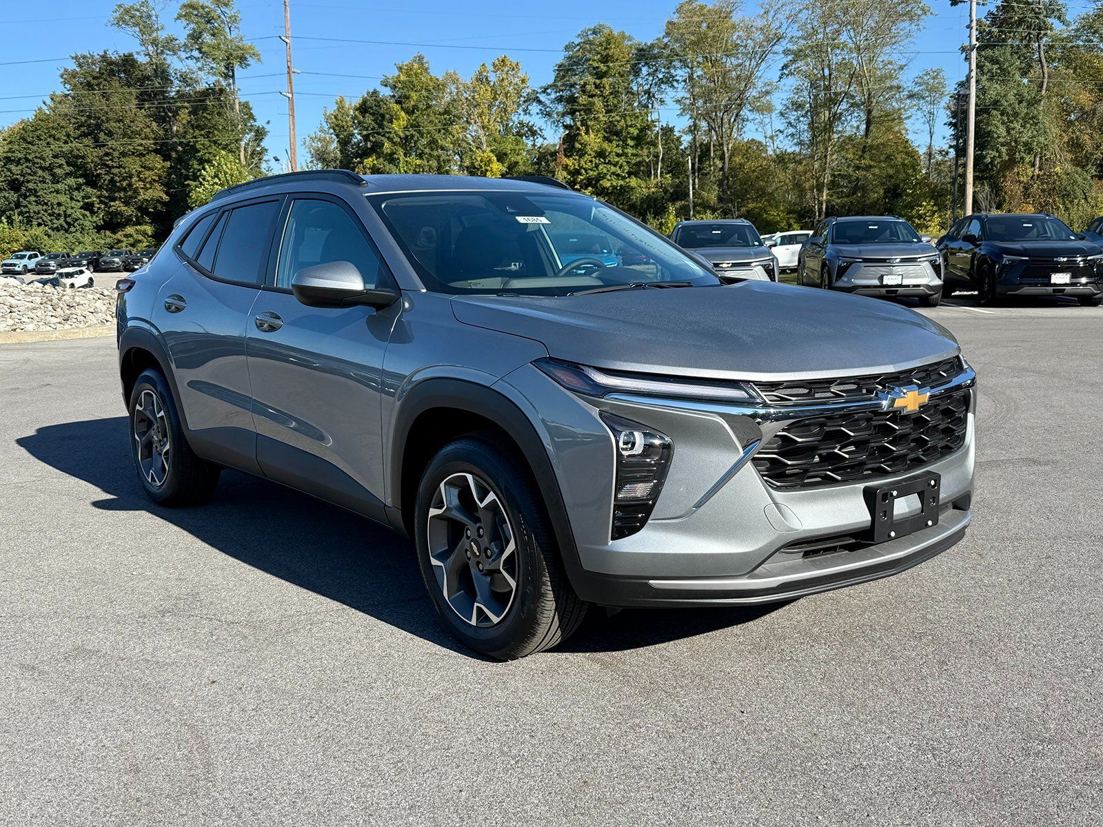 Photo view of 2025 Chevrolet Trax in Gray