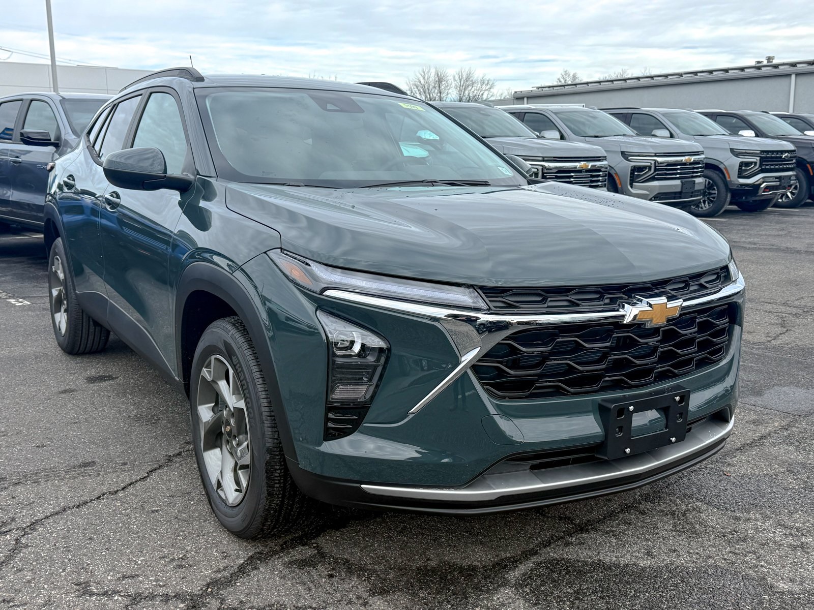 Photo view of 2026 Chevrolet Trax in Gray