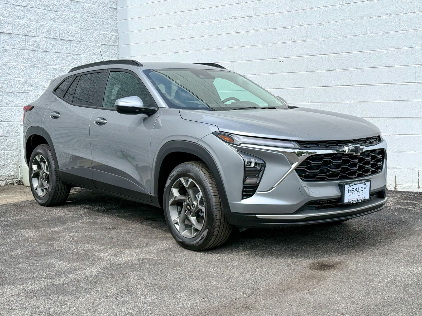 Photo view of 2026 Chevrolet Trax in Gray
