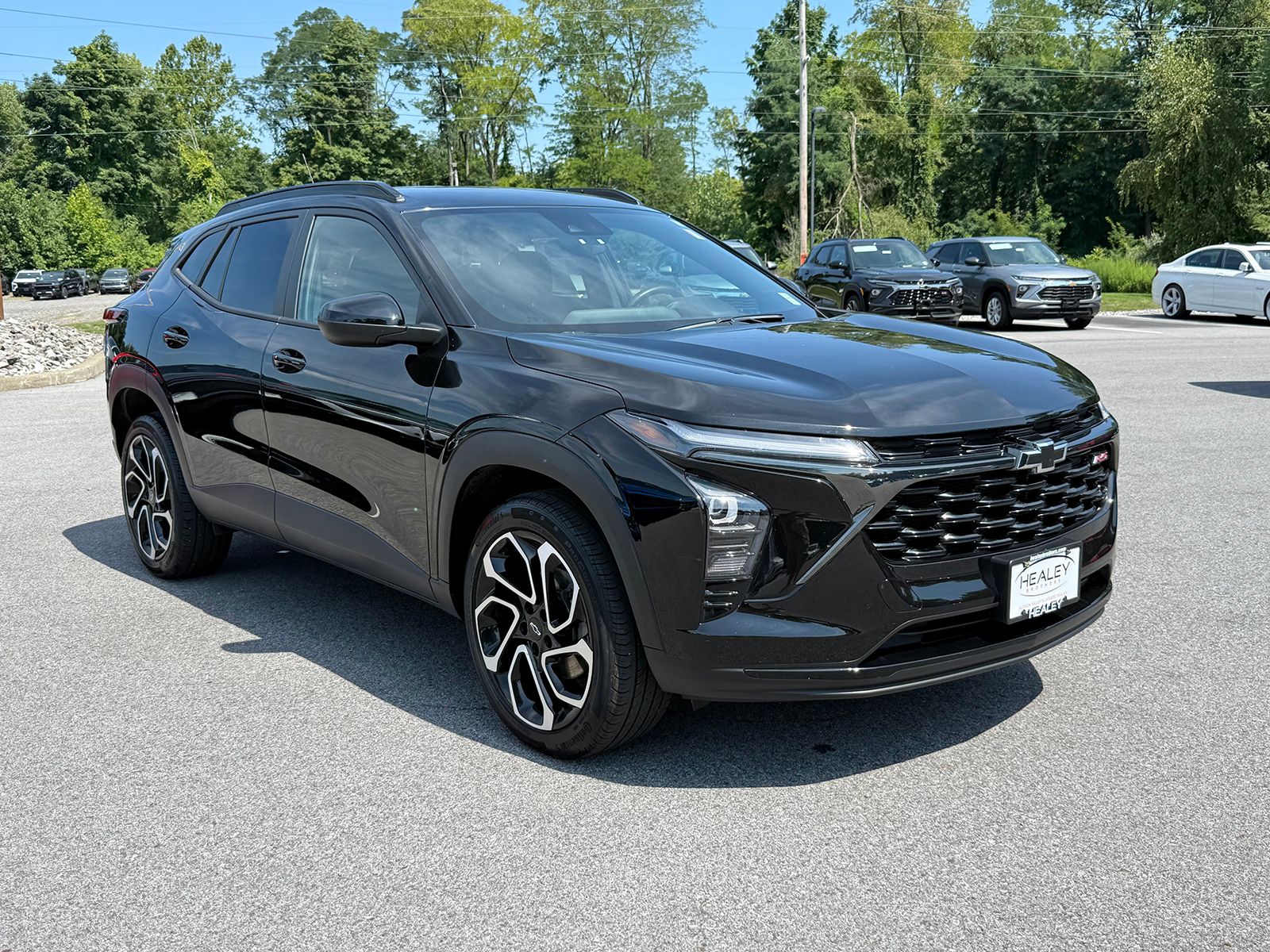Photo view of 2024 Chevrolet Trax in Black