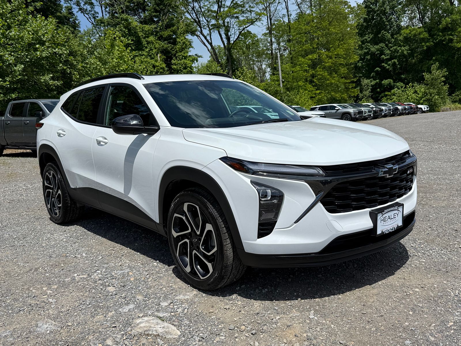 Photo view of 2024 Chevrolet Trax in White