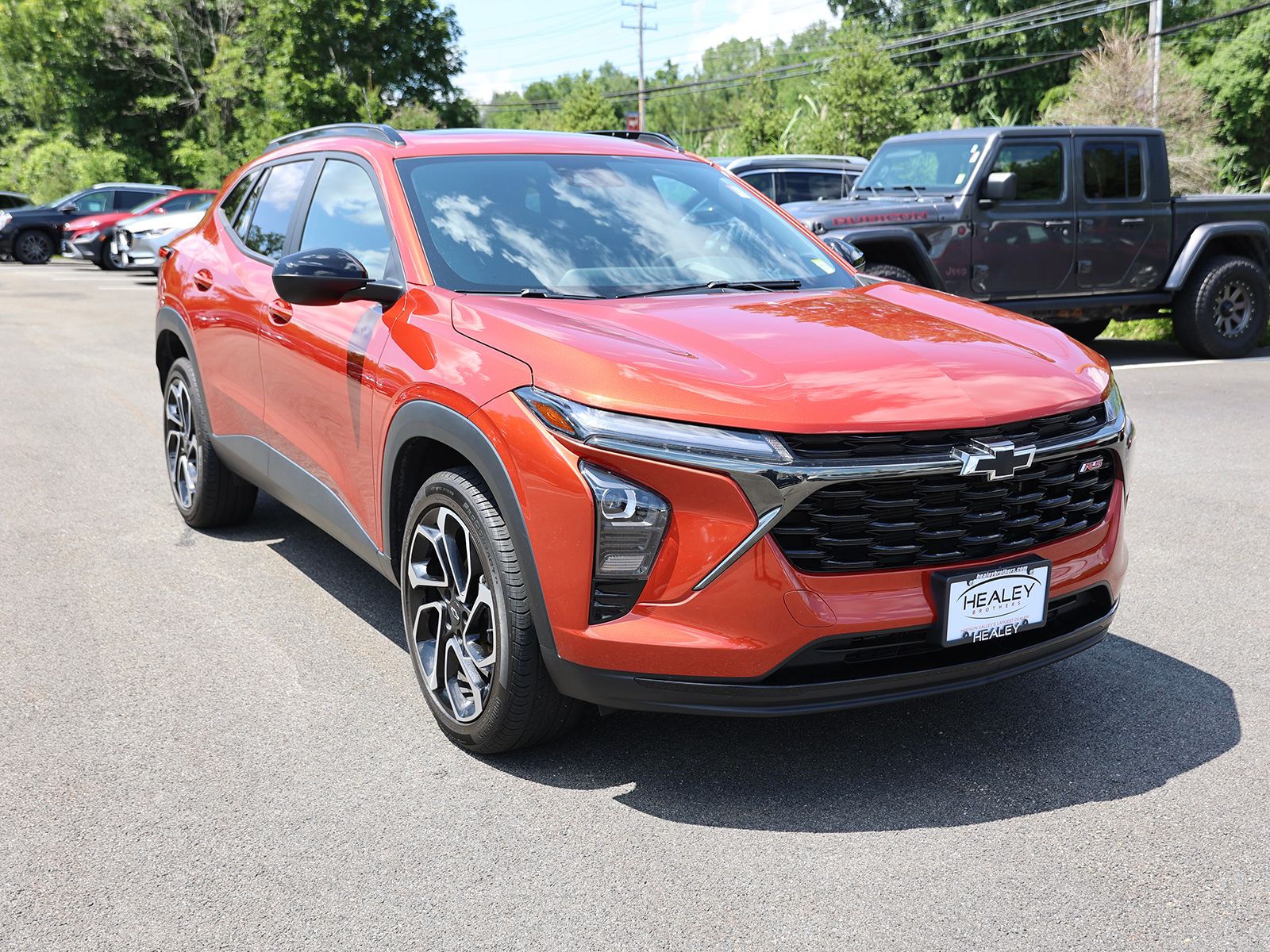 Photo view of 2024 Chevrolet Trax in Orange