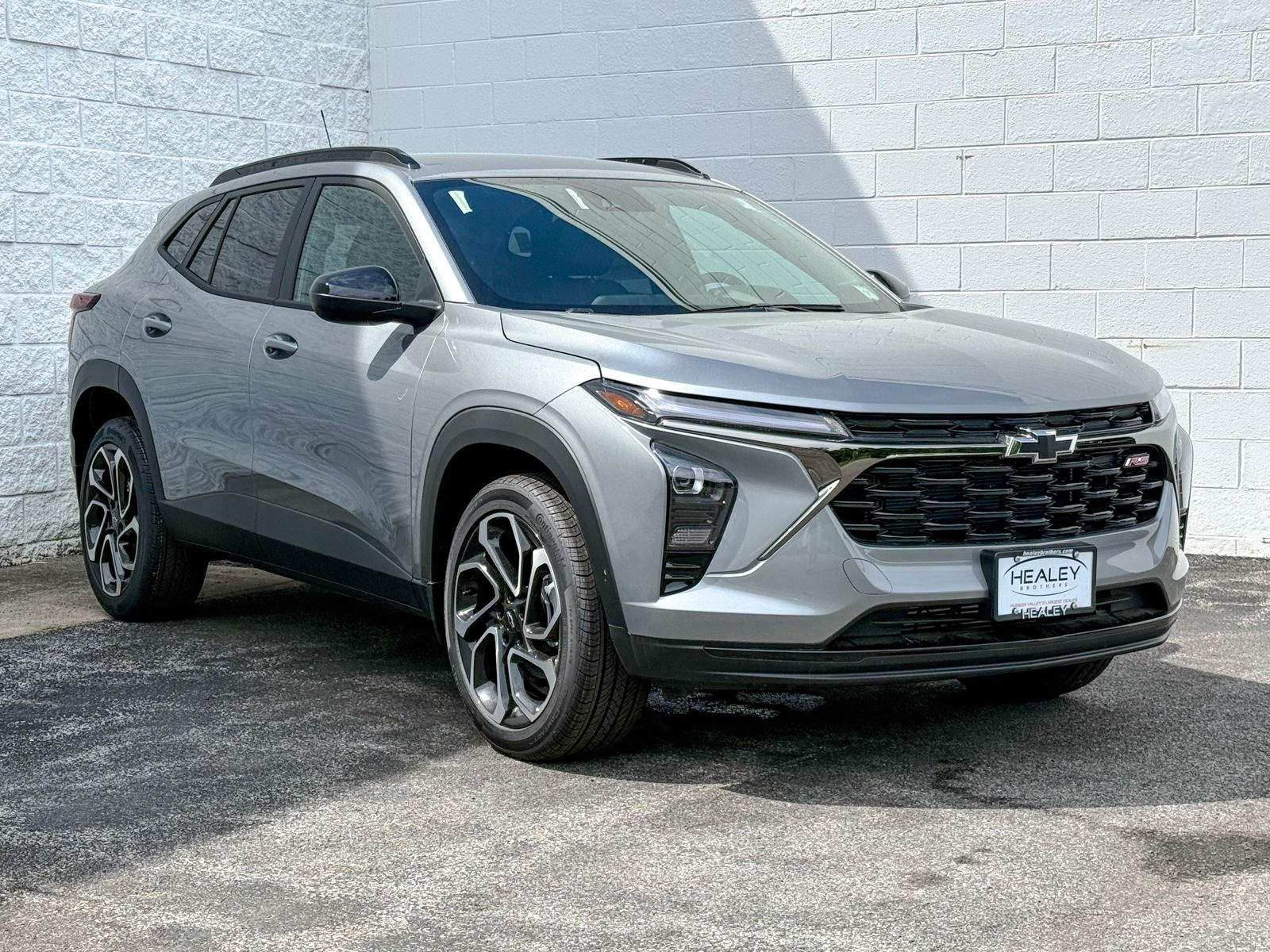Photo view of 2026 Chevrolet Trax in Gray