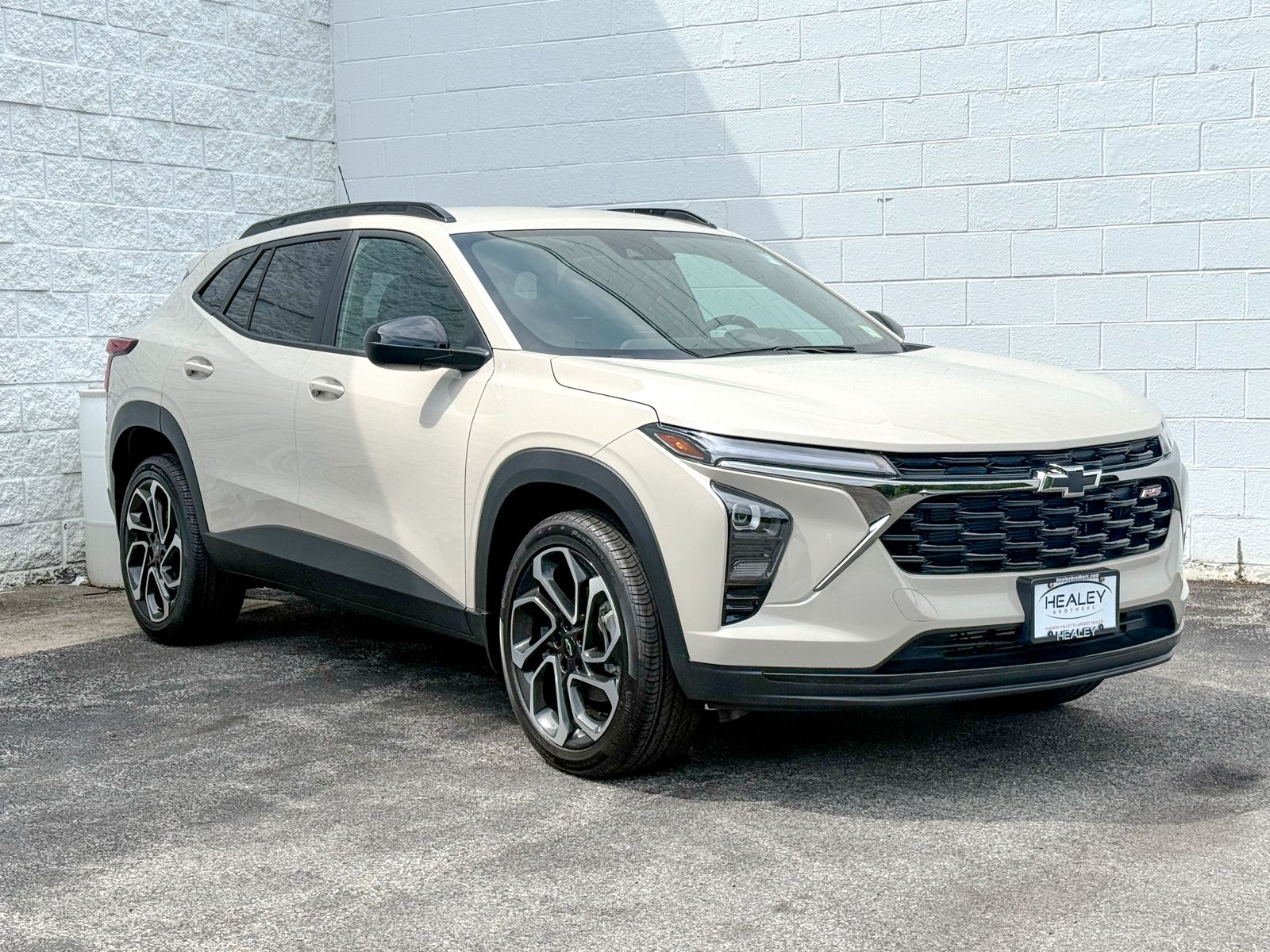 Photo view of 2026 Chevrolet Trax in Tan
