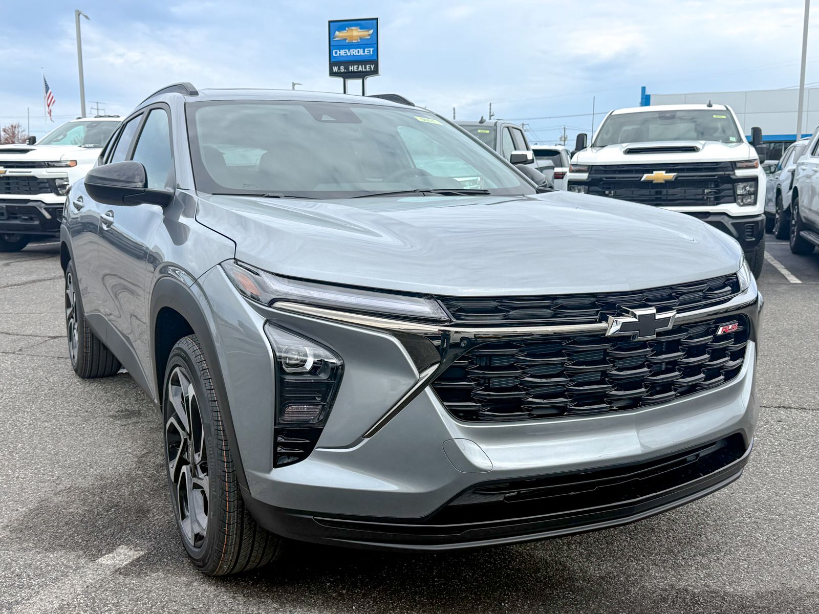 Photo view of 2026 Chevrolet Trax in Gray