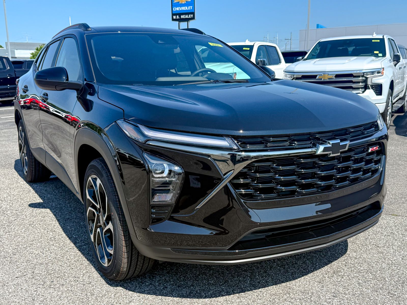 Photo view of 2026 Chevrolet Trax in Black