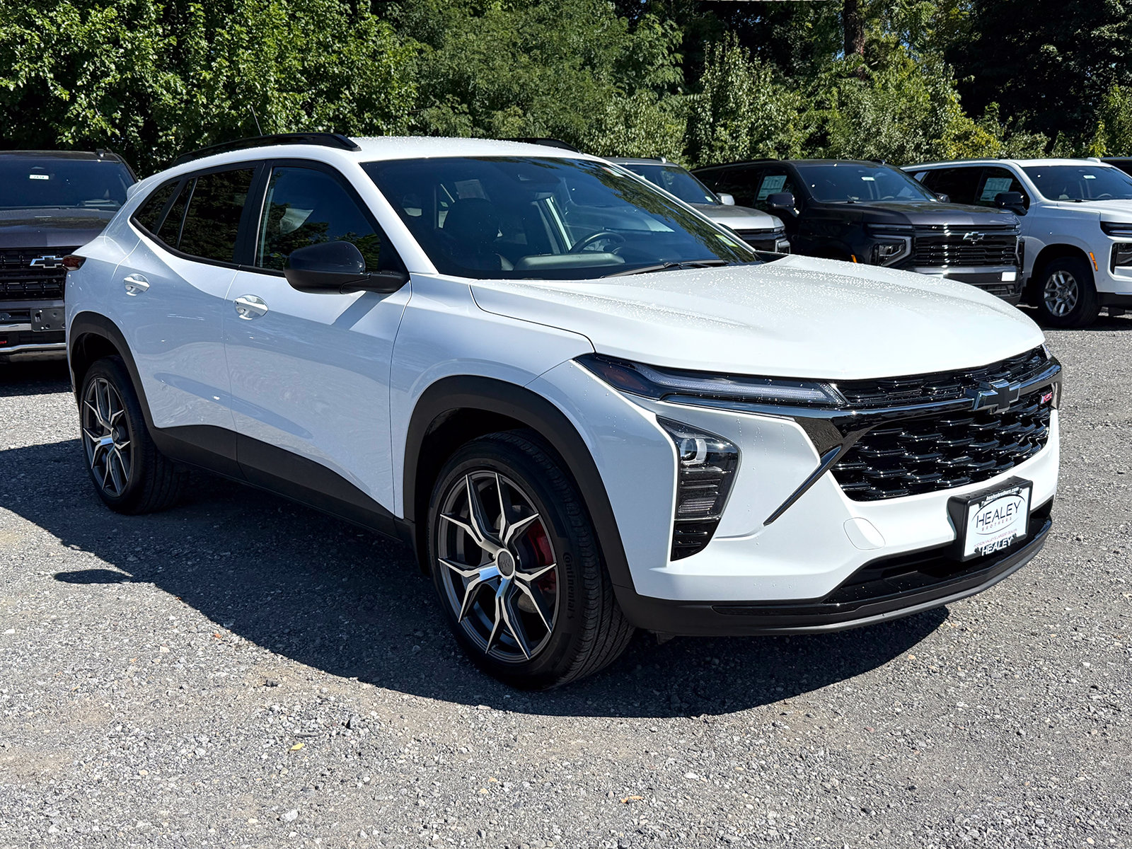 Photo view of 2026 Chevrolet Trax in White