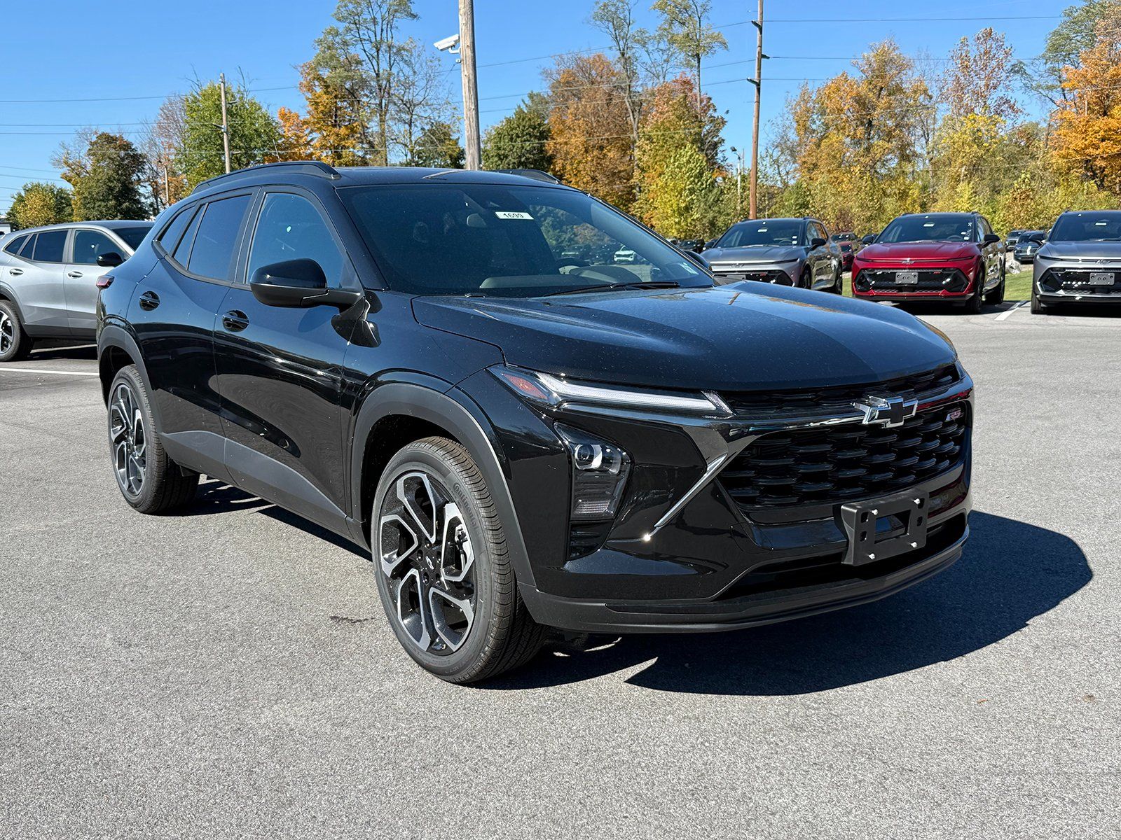 Photo view of 2025 Chevrolet Trax in Black