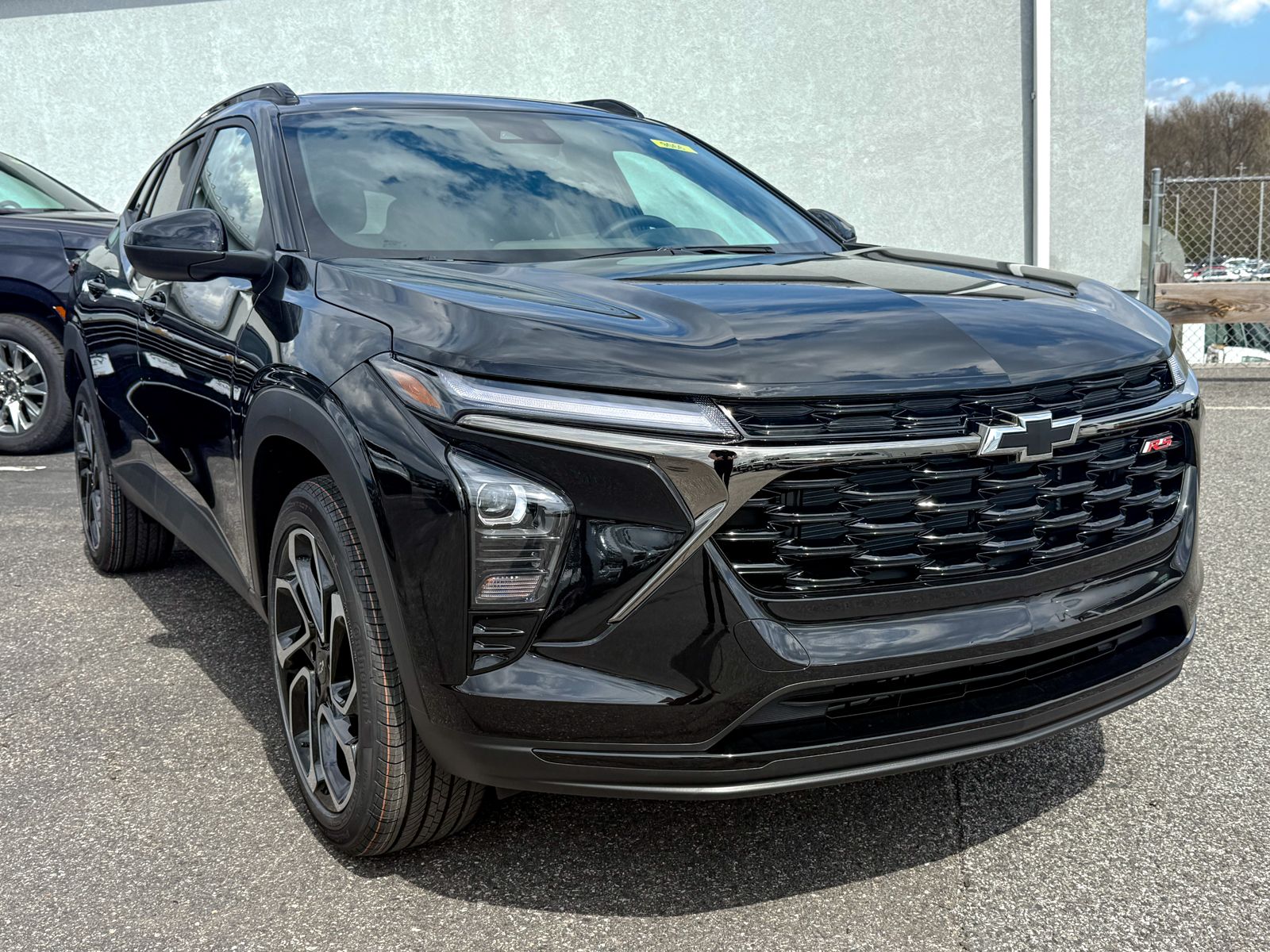 Photo view of 2026 Chevrolet Trax in Black