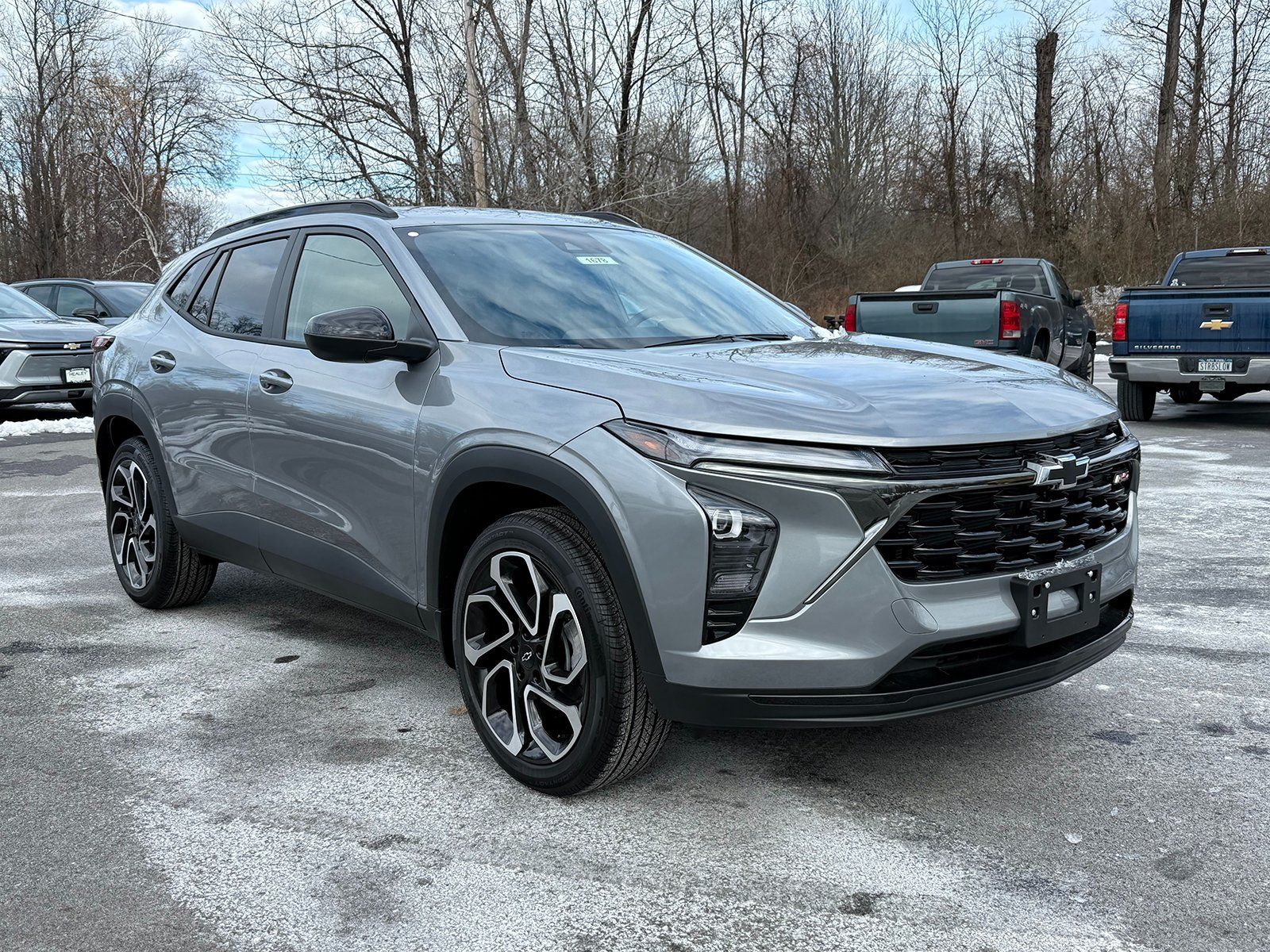 Photo view of 2025 Chevrolet Trax in Gray