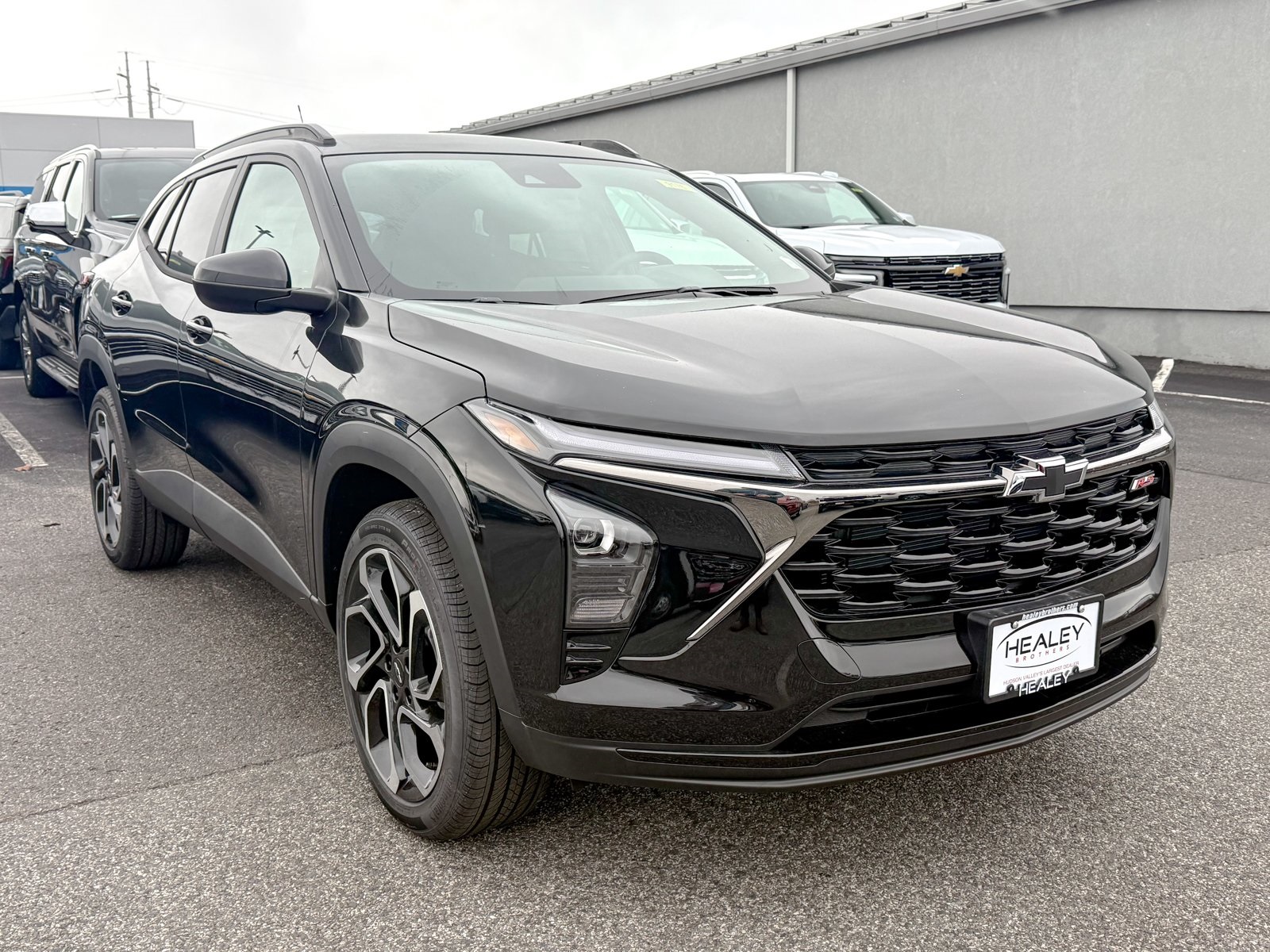 Photo view of 2026 Chevrolet Trax in Black