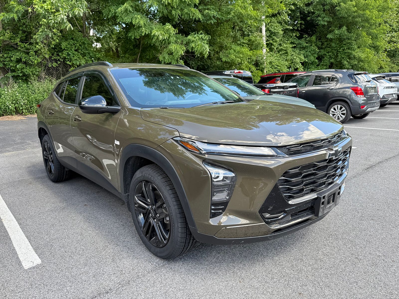 Photo view of 2024 Chevrolet Trax in Brown