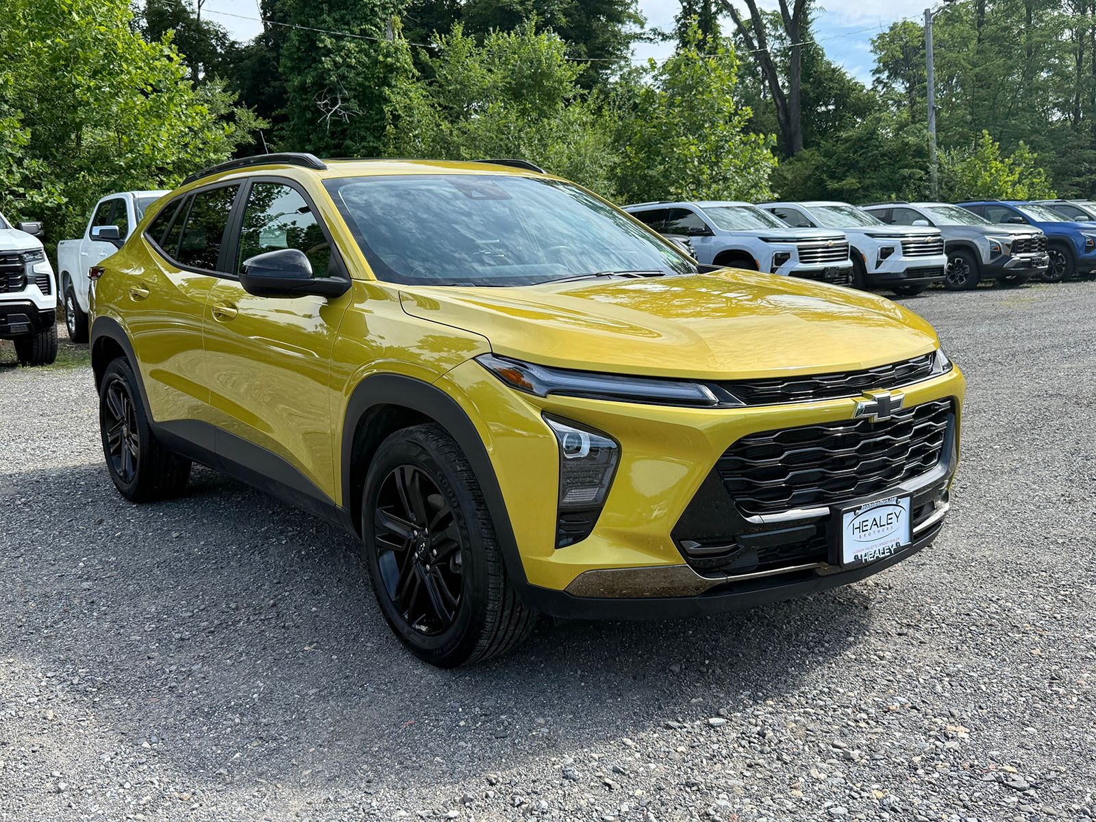 Photo view of 2024 Chevrolet Trax in Yellow