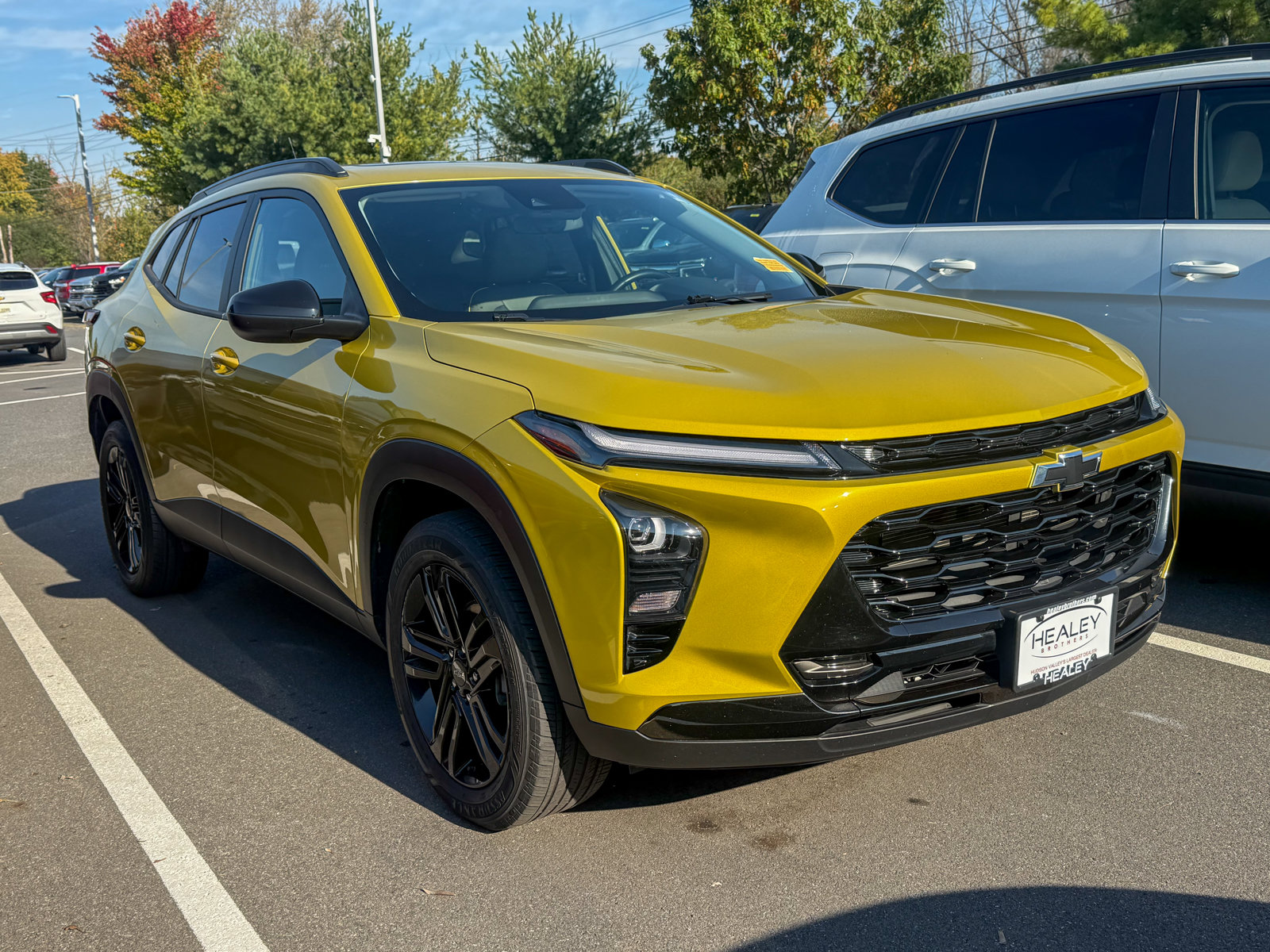 Photo view of 2024 Chevrolet Trax in Yellow