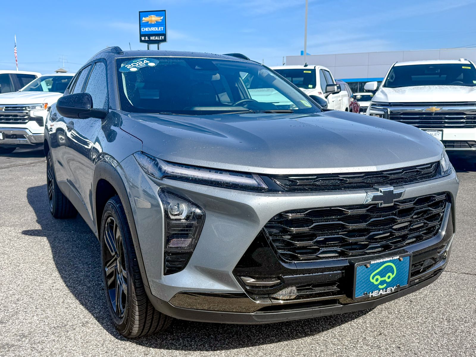 Photo view of 2024 Chevrolet Trax in Gray