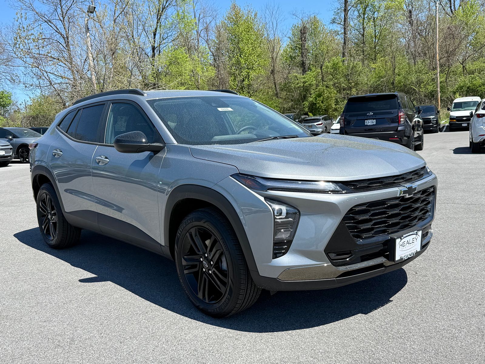 Photo view of 2025 Chevrolet Trax in Gray