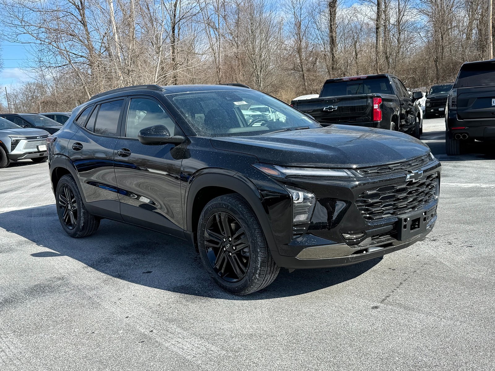 Photo view of 2025 Chevrolet Trax in Black