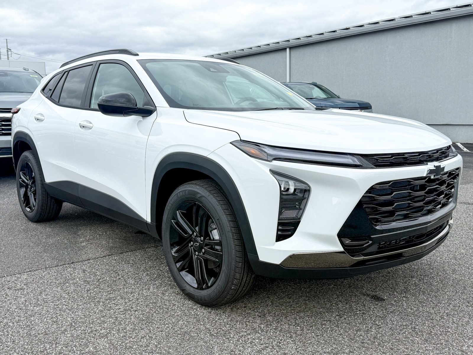 Photo view of 2026 Chevrolet Trax in White