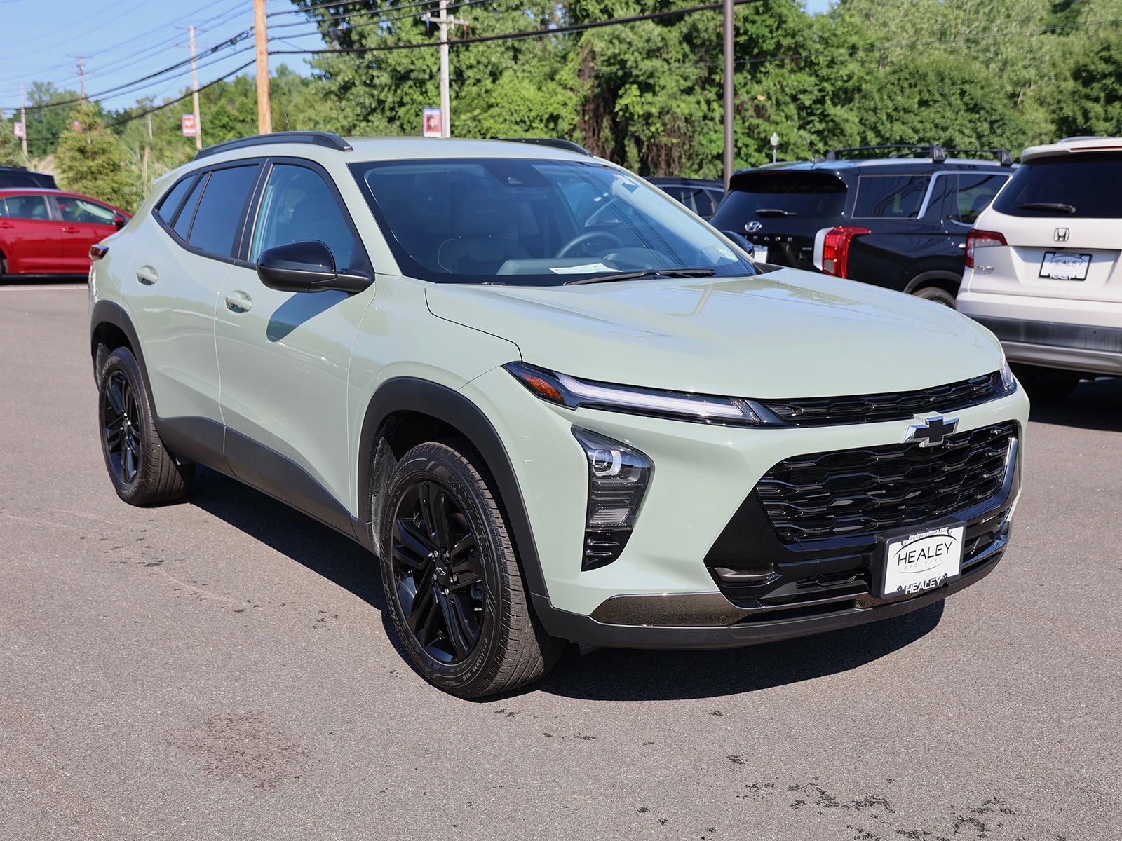 Photo view of 2025 Chevrolet Trax in Green