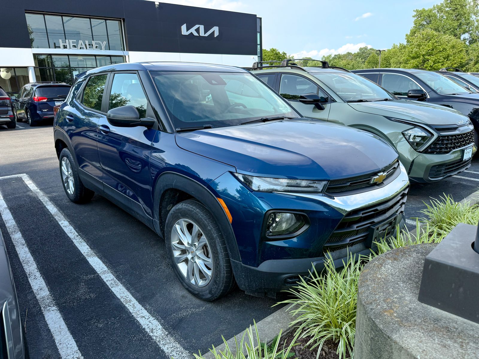 Photo view of 2021 Chevrolet Trailblazer in Blue