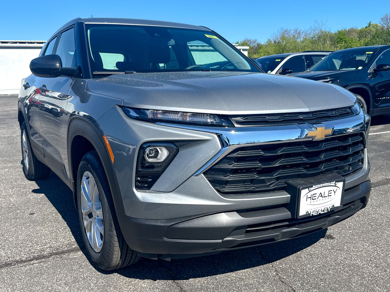 Photo view of 2026 Chevrolet Trailblazer in Gray