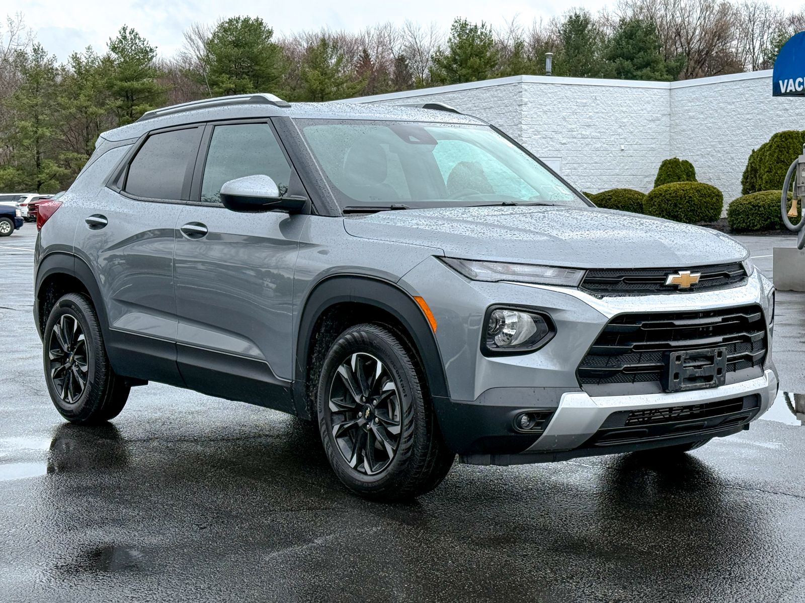 Photo view of 2023 Chevrolet Trailblazer in Gray