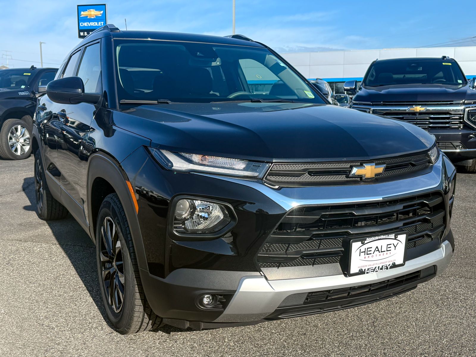 Photo view of 2023 Chevrolet Trailblazer in Black