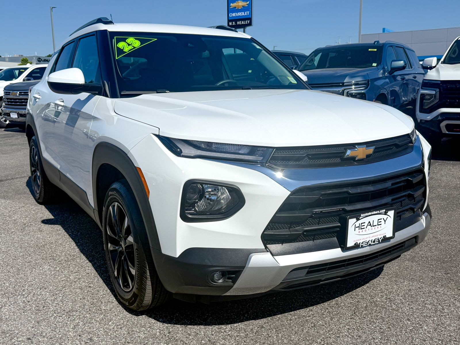 Photo view of 2023 Chevrolet Trailblazer in White