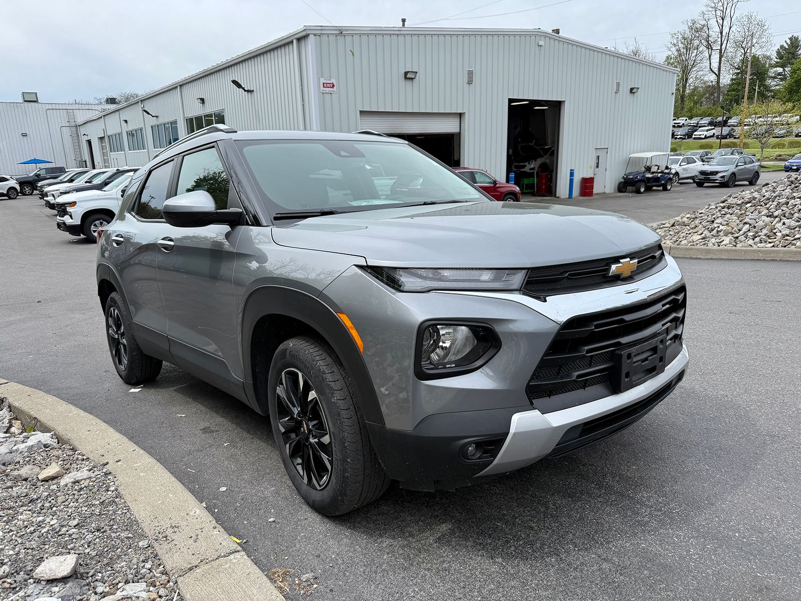Photo view of 2023 Chevrolet Trailblazer in Gray