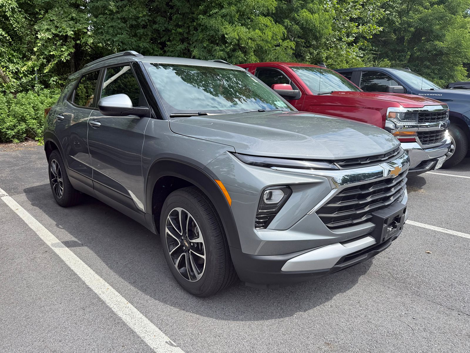 Photo view of 2024 Chevrolet Trailblazer in Gray