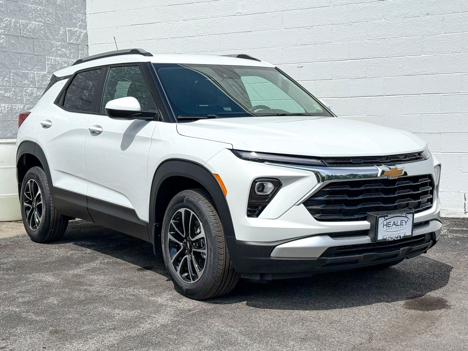 Photo view of 2026 Chevrolet Trailblazer in White
