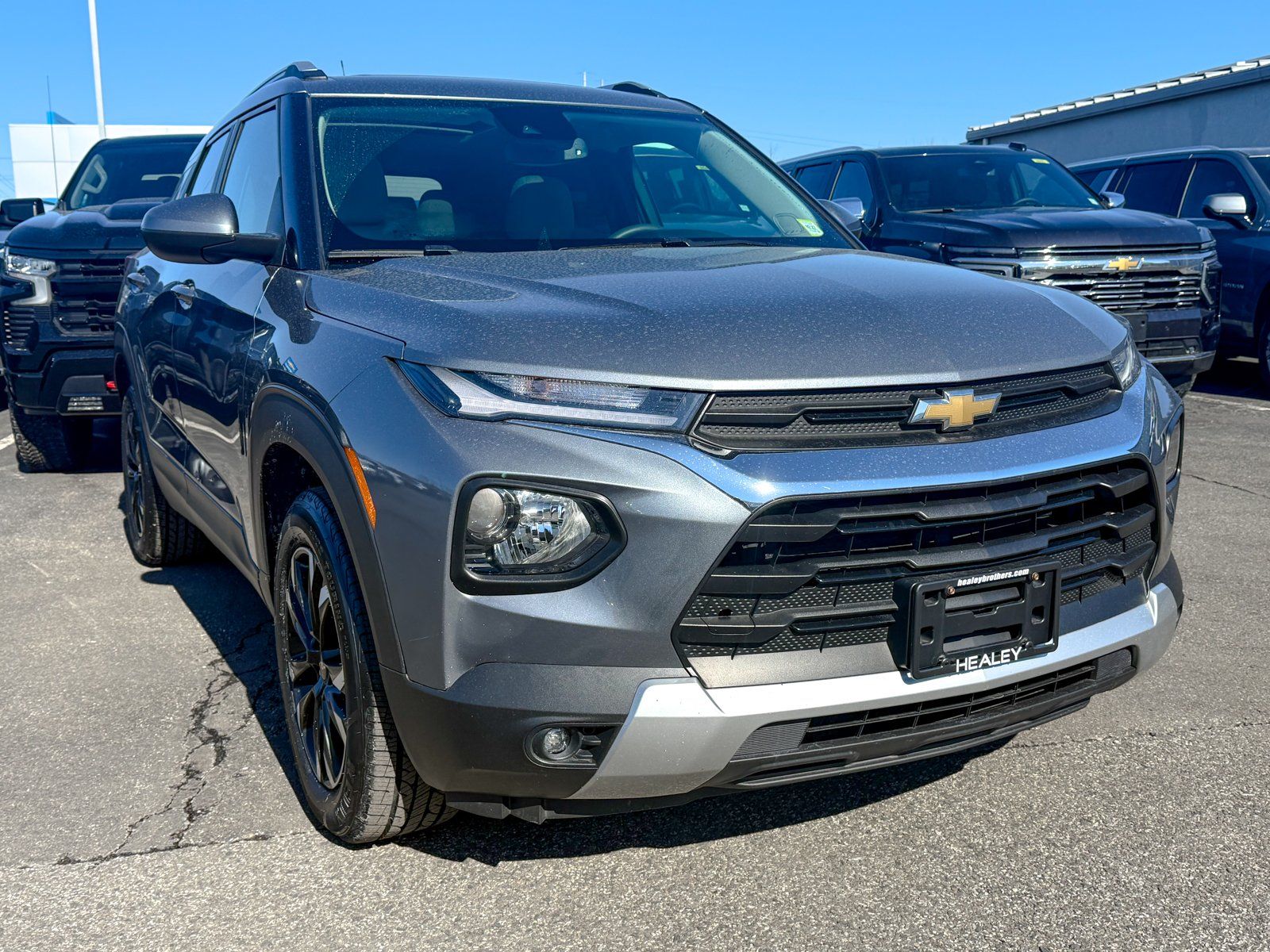 Photo view of 2021 Chevrolet Trailblazer in Gray