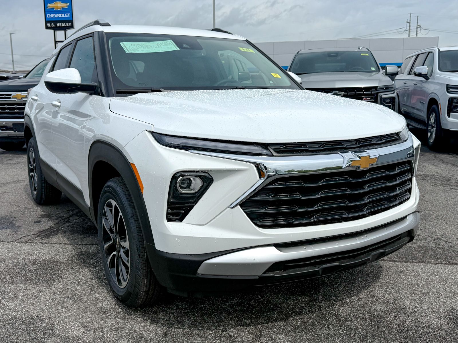 Photo view of 2026 Chevrolet Trailblazer in White