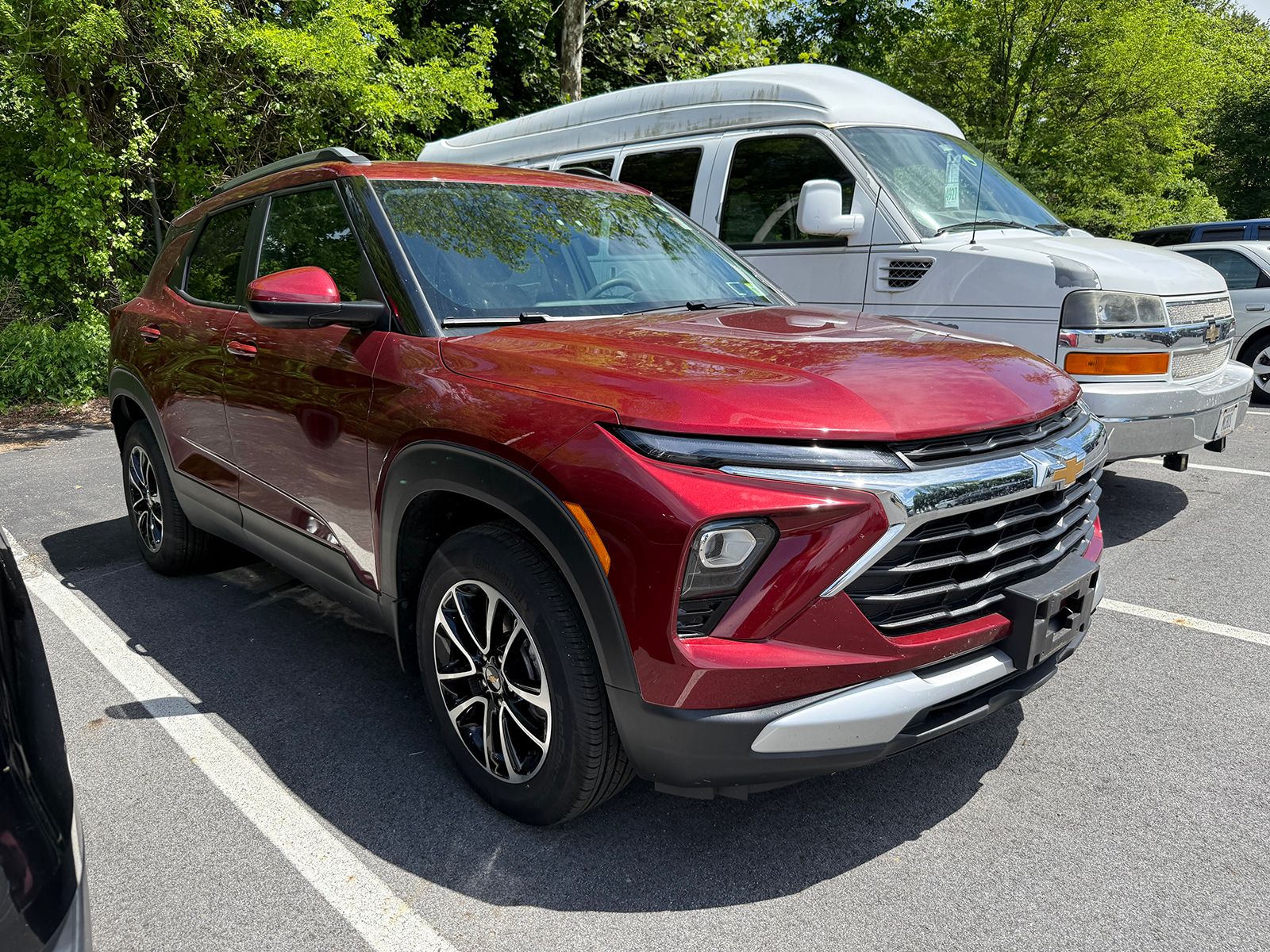 Photo view of 2025 Chevrolet Trailblazer in Red