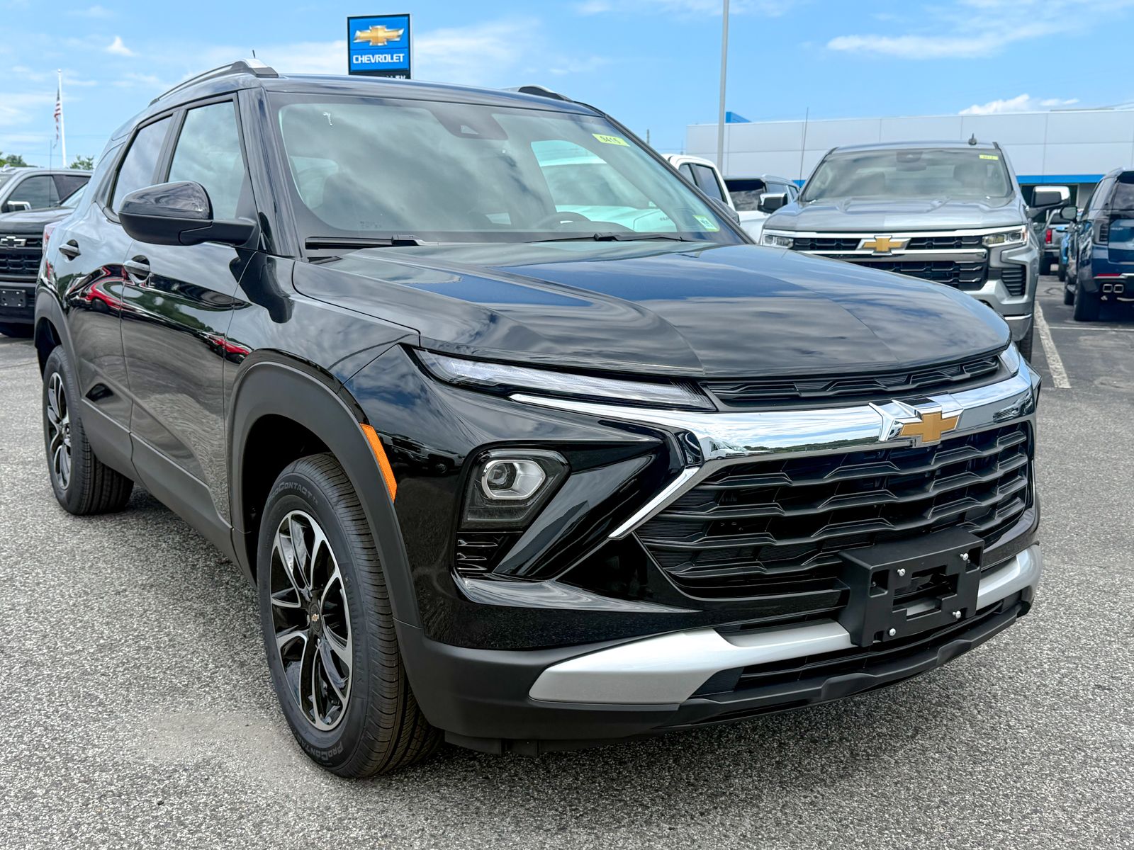 Photo view of 2026 Chevrolet Trailblazer in Black