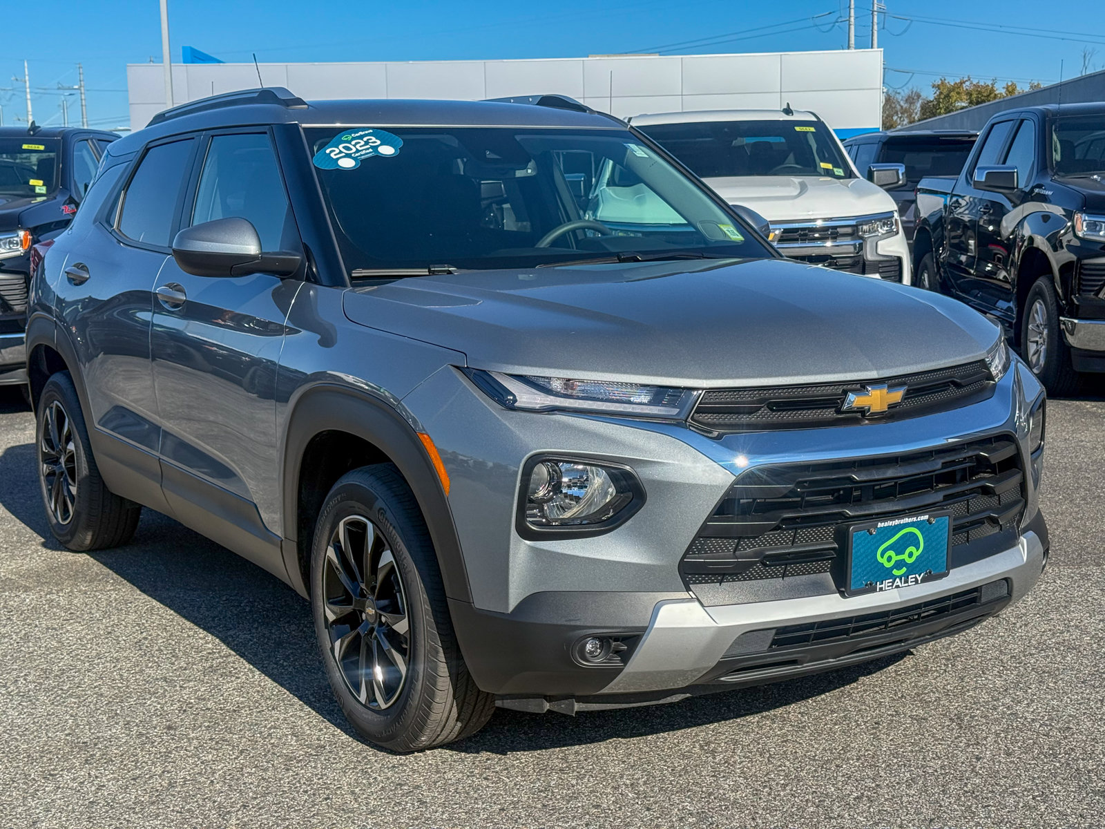 Photo view of 2023 Chevrolet Trailblazer in Gray