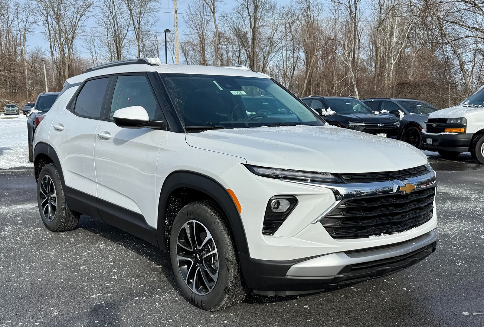 Photo view of 2026 Chevrolet Trailblazer in White