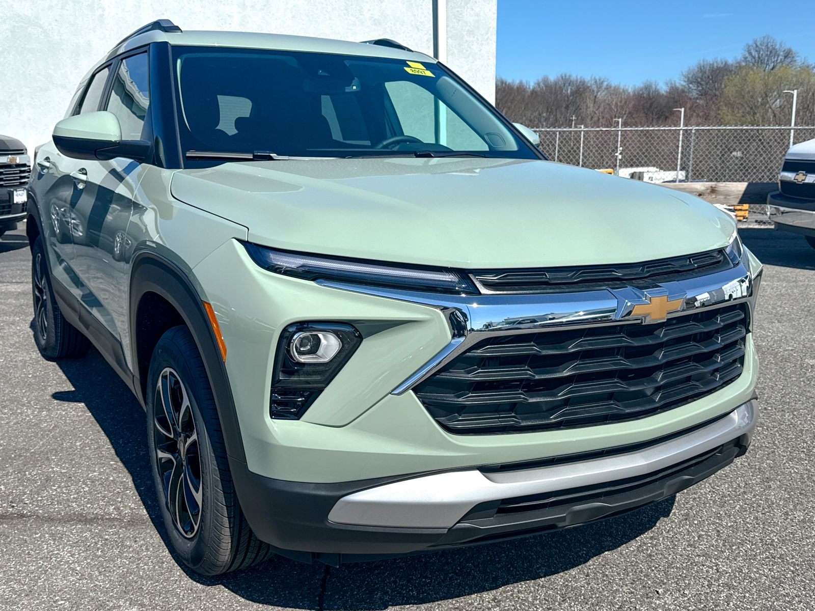 Photo view of 2026 Chevrolet Trailblazer in Green