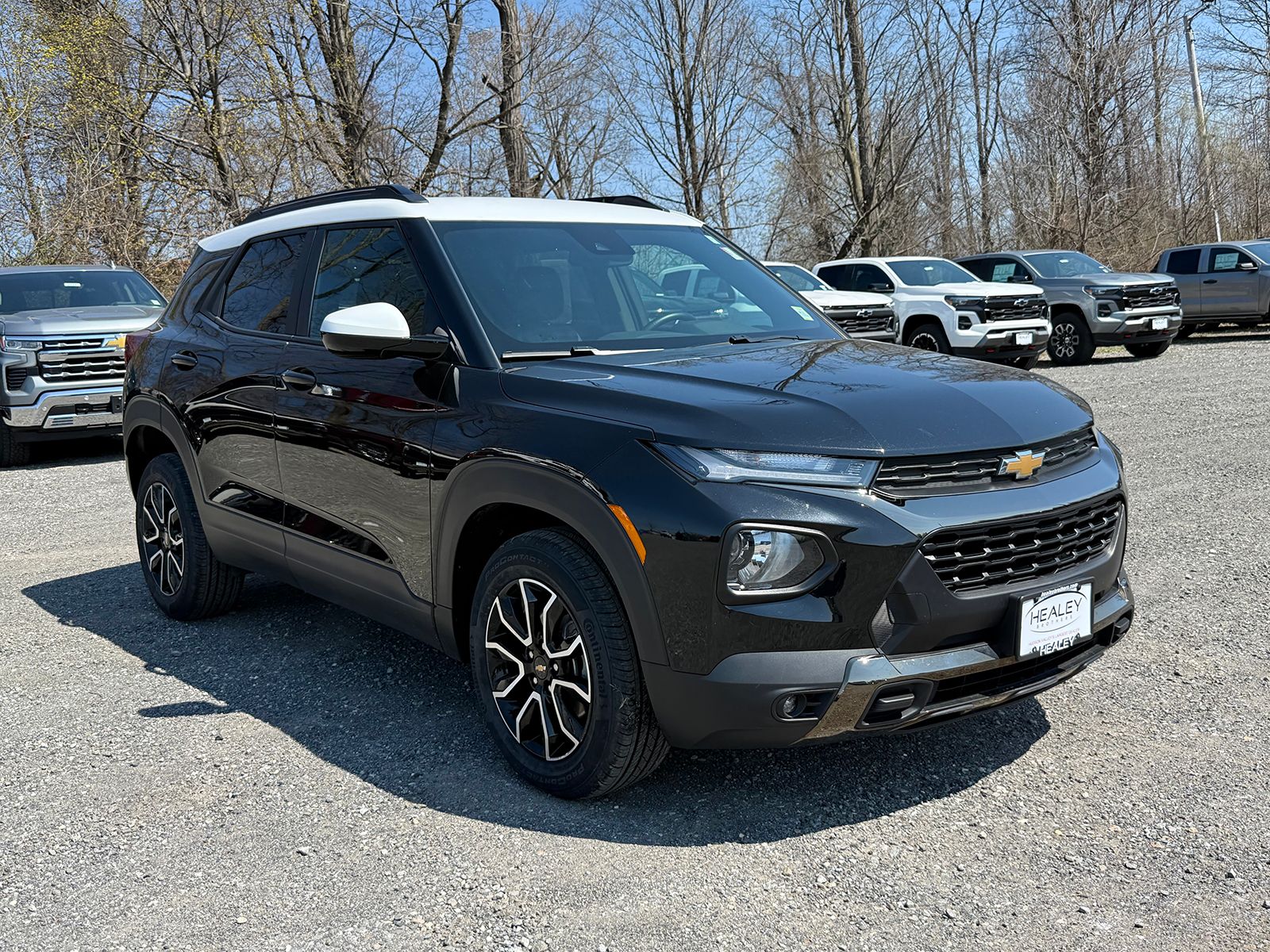 Photo view of 2023 Chevrolet Trailblazer in Black