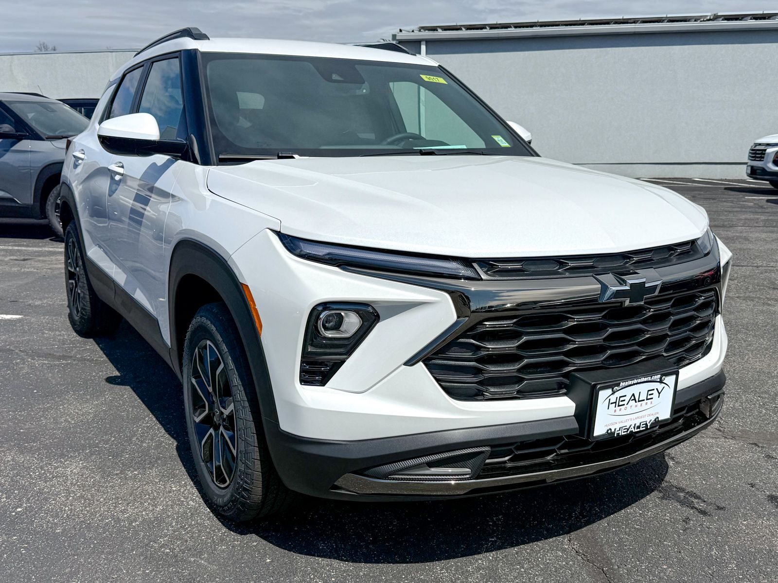 Photo view of 2026 Chevrolet Trailblazer in White