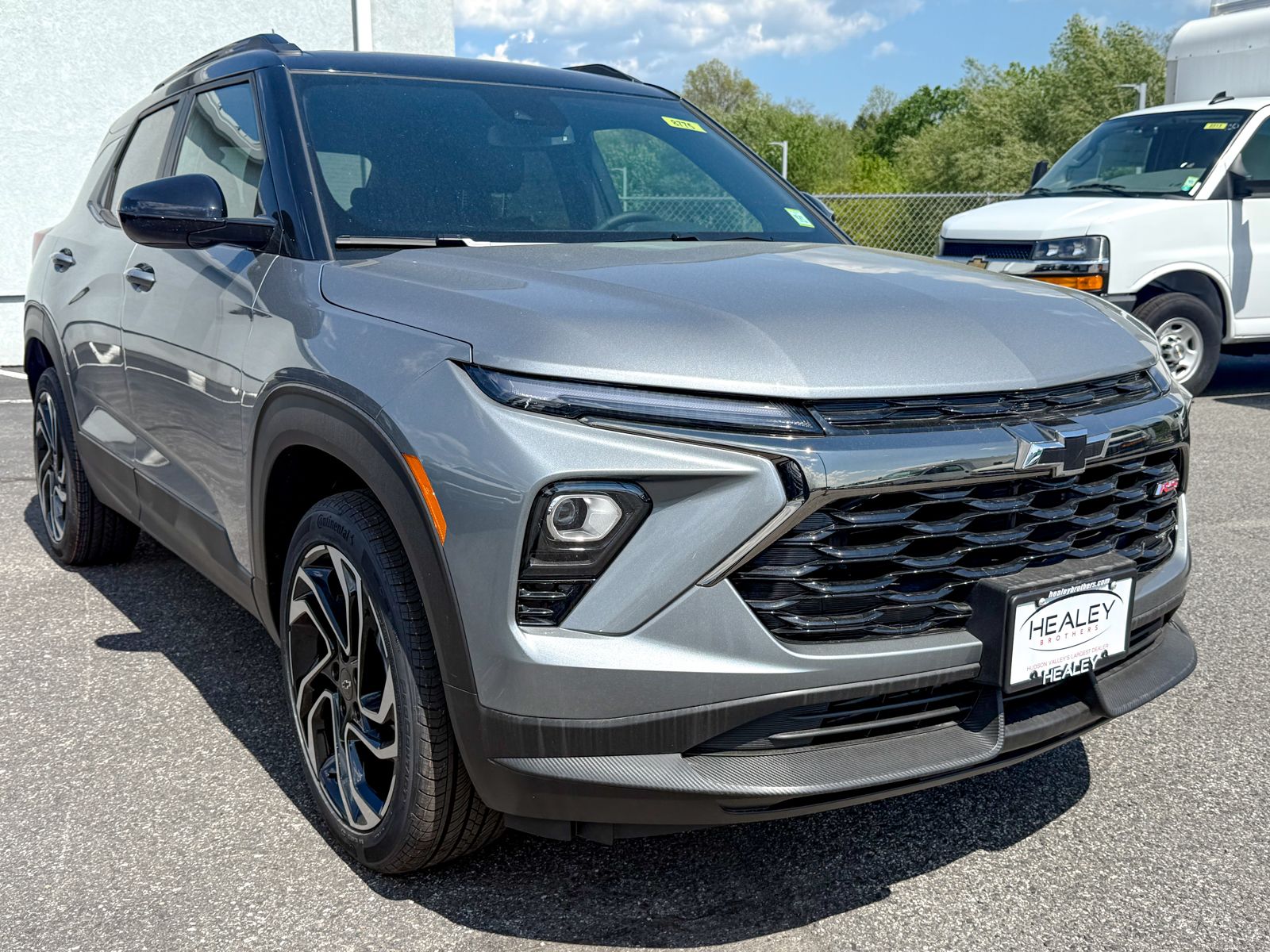 Photo view of 2026 Chevrolet Trailblazer in Gray