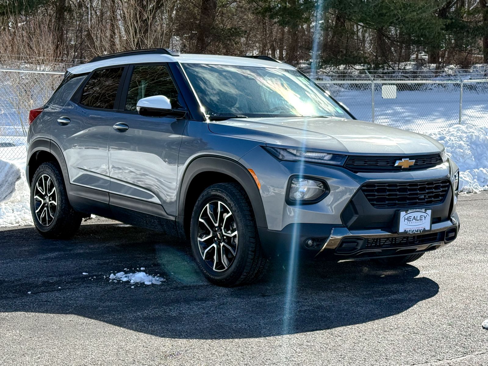 Photo view of 2023 Chevrolet Trailblazer in Gray