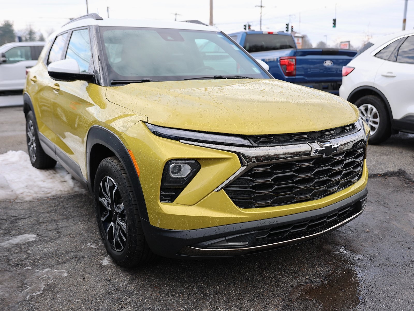 Photo view of 2024 Chevrolet Trailblazer in Yellow