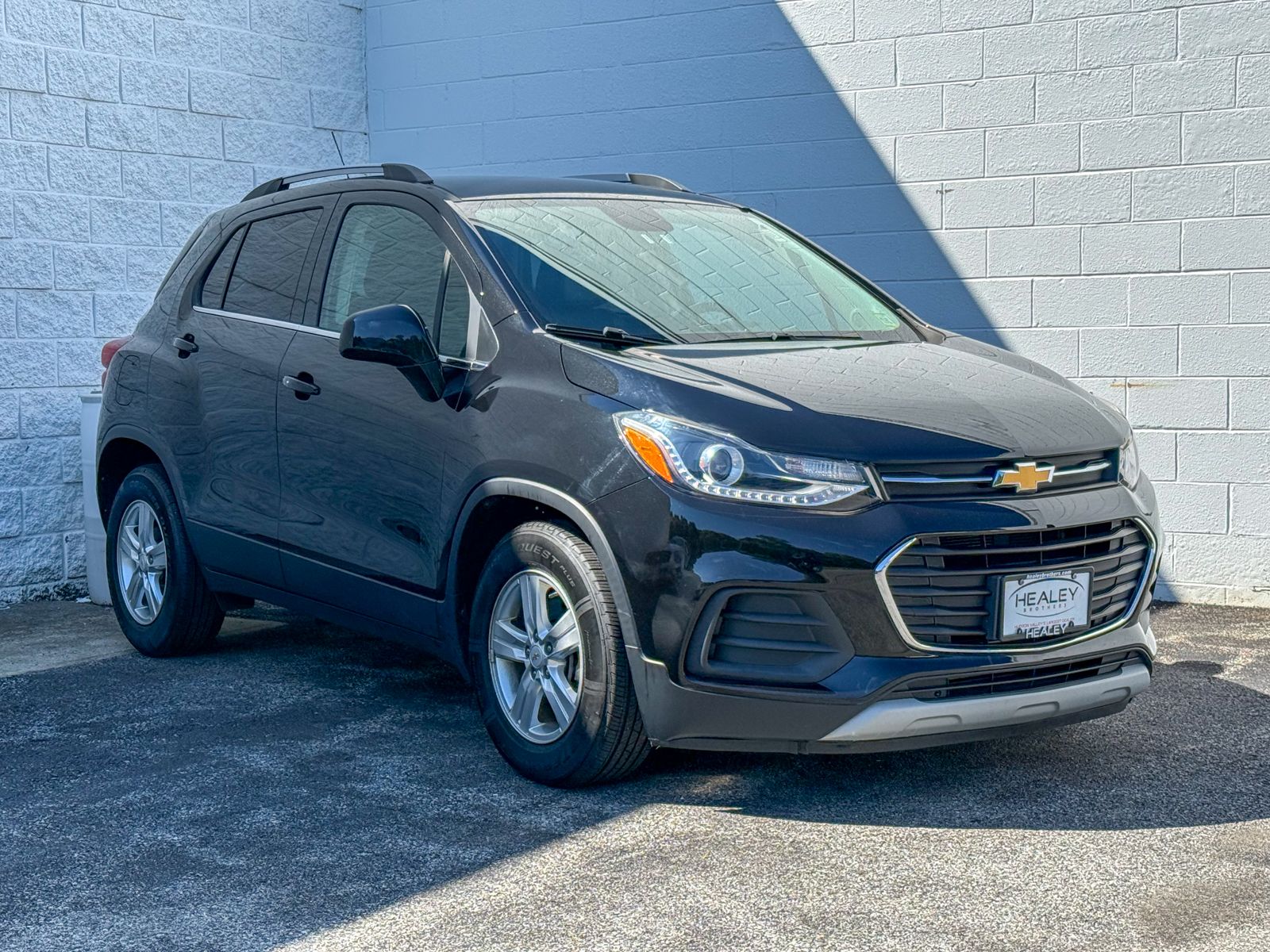 Photo view of 2020 Chevrolet Trax in Black