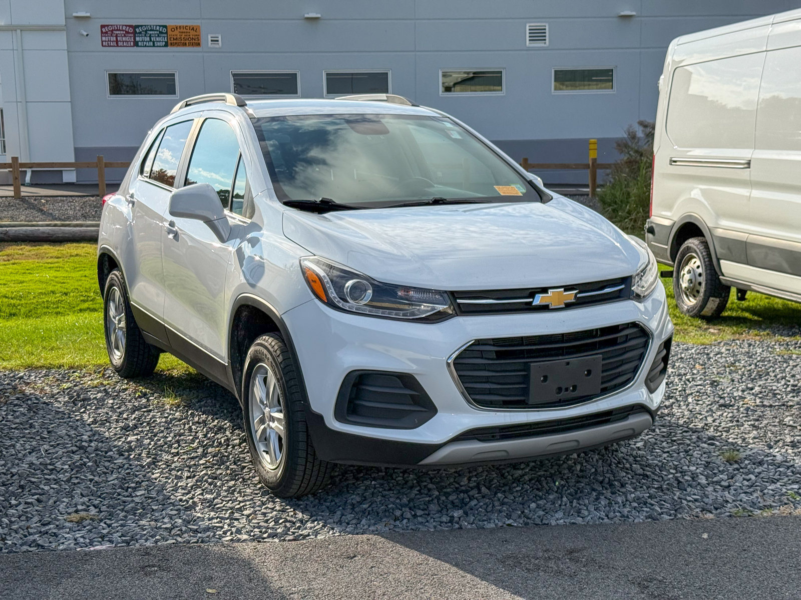Photo view of 2020 Chevrolet Trax in White