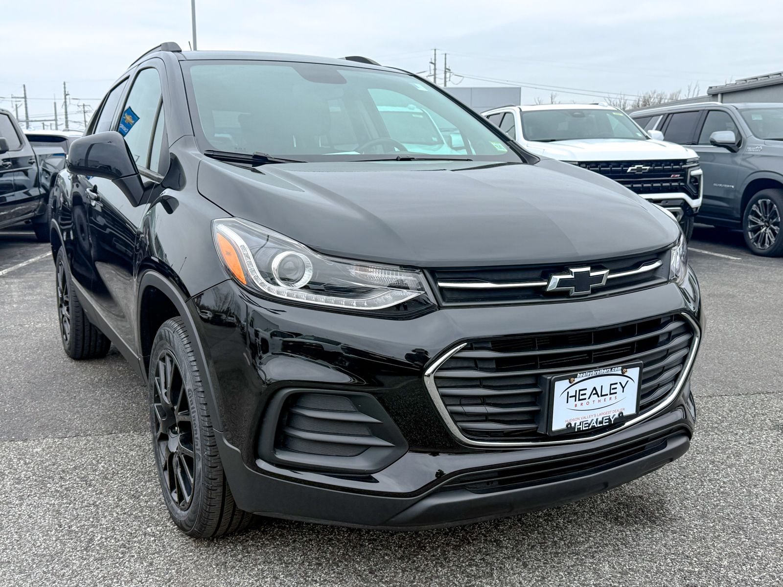 Photo view of 2022 Chevrolet Trax in Black