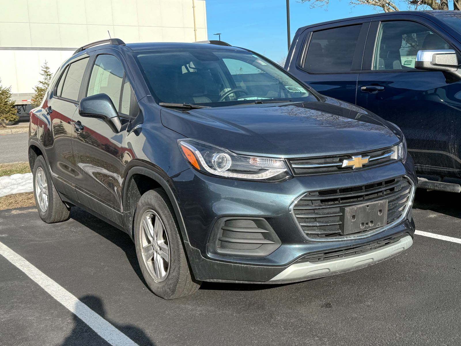 Photo view of 2022 Chevrolet Trax in Gray