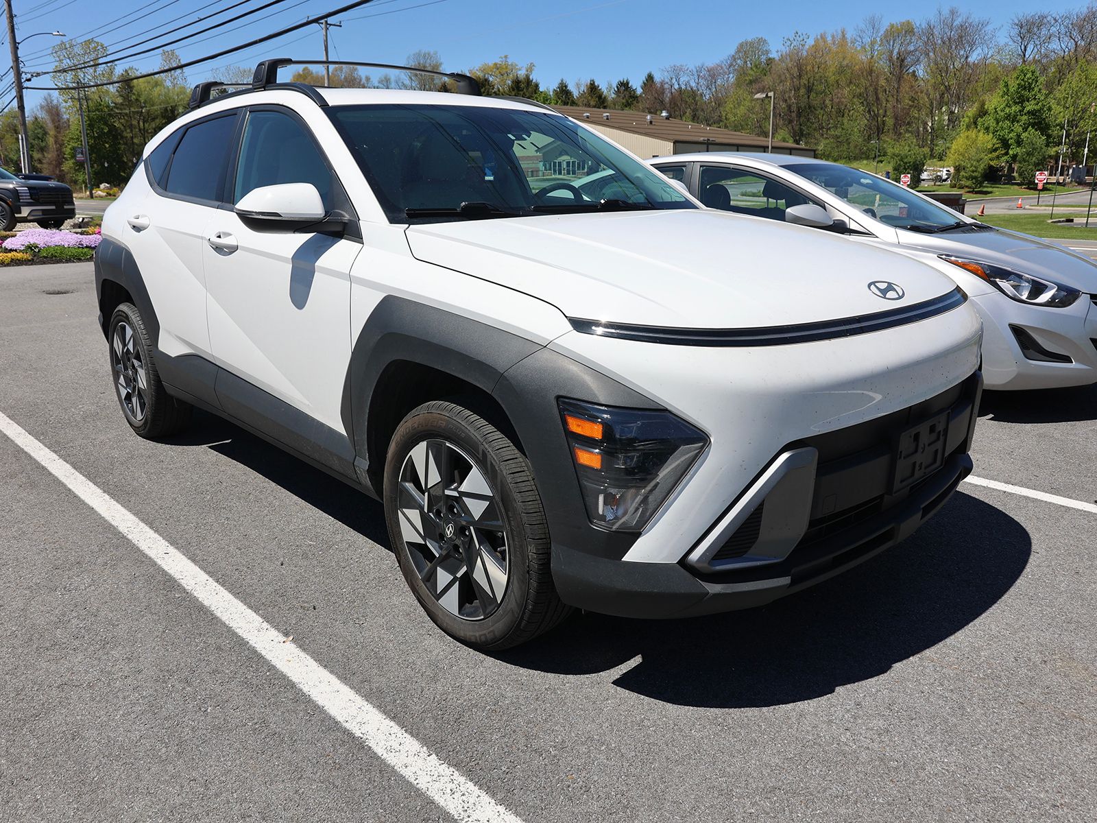 Photo view of 2024 Hyundai Kona in White
