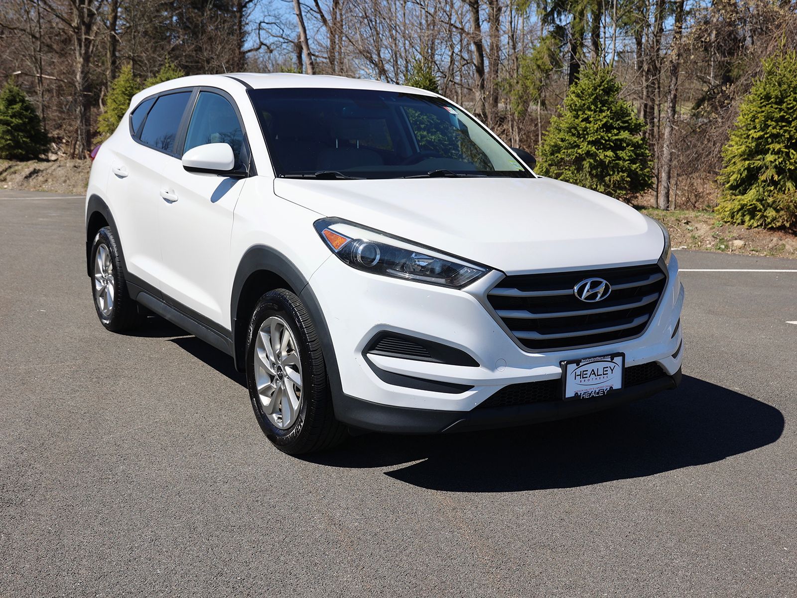 Photo view of 2018 Hyundai Tucson in White